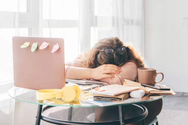 ¿Qué es la procrastinación y cómo impacta nuestra salud mental?